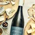 Kaasplankje met een goede chardonnay wijn